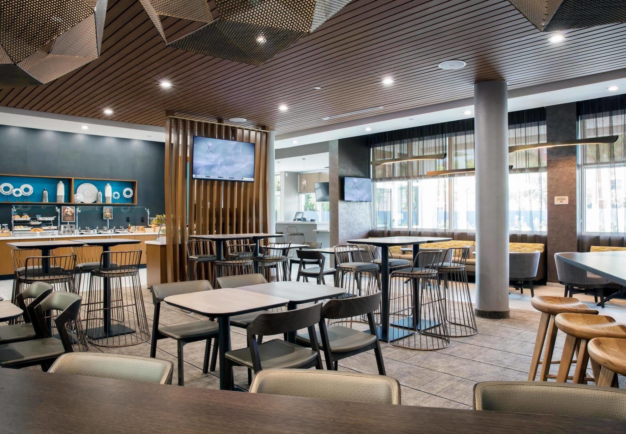 Springhill Suites By Marriott Miami Doral Exterior photo